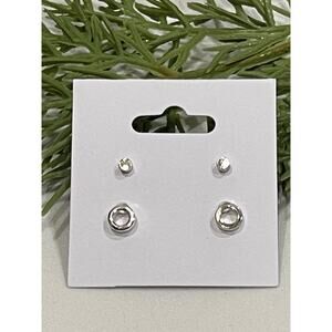 2 Pairs Of Stud Earrings